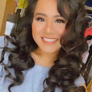 Meet your Posher, Abi